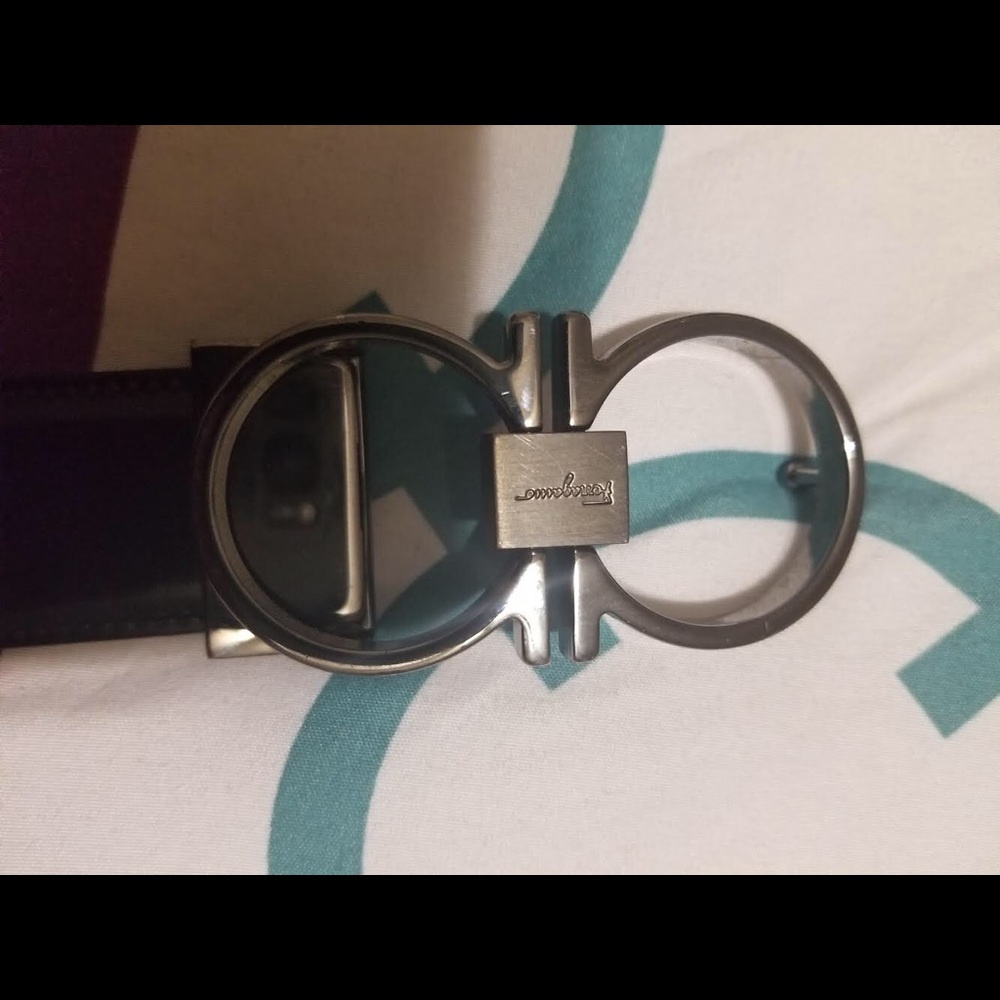 Reversible and adjustable gancini belt